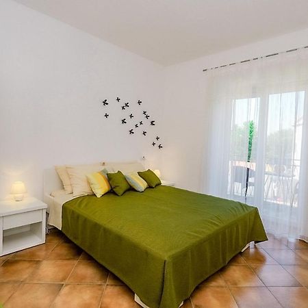 Apartmani Nina 로비니 외부 사진