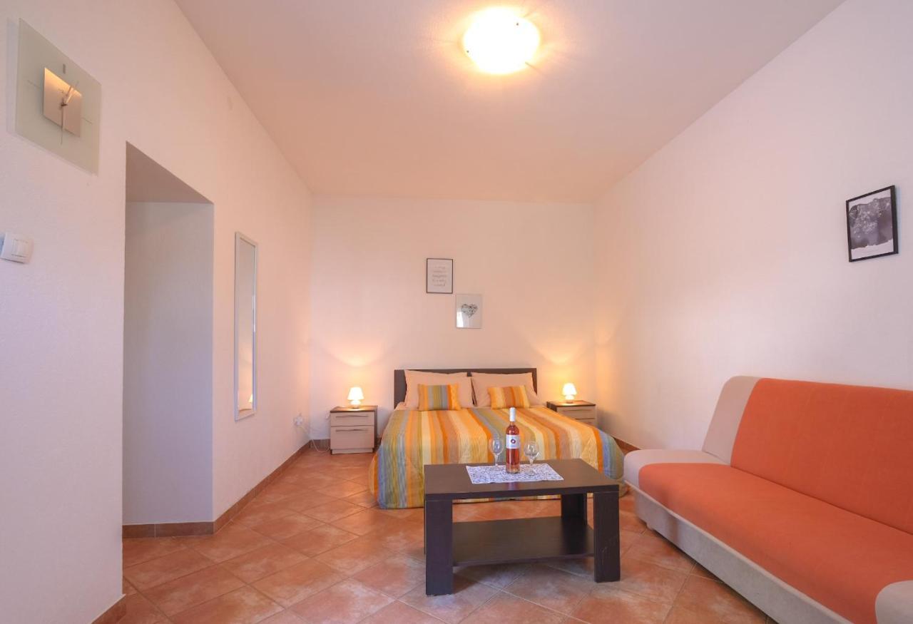 Apartmani Nina 로비니 외부 사진