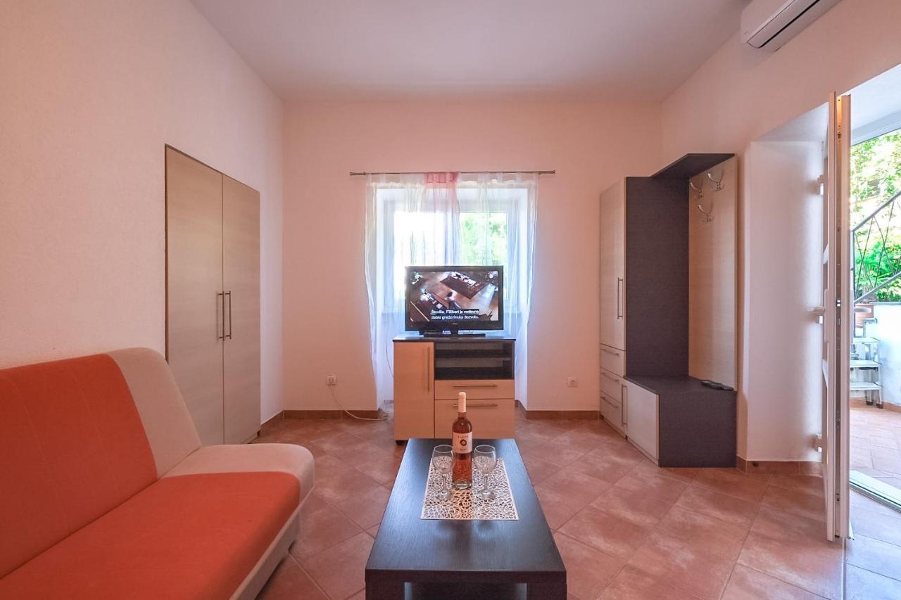 Apartmani Nina 로비니 외부 사진