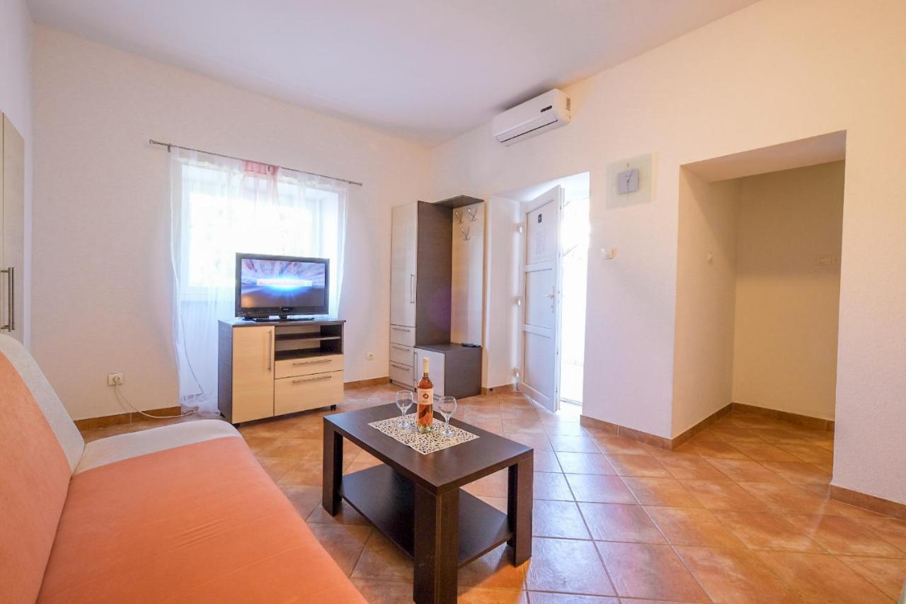 Apartmani Nina 로비니 외부 사진