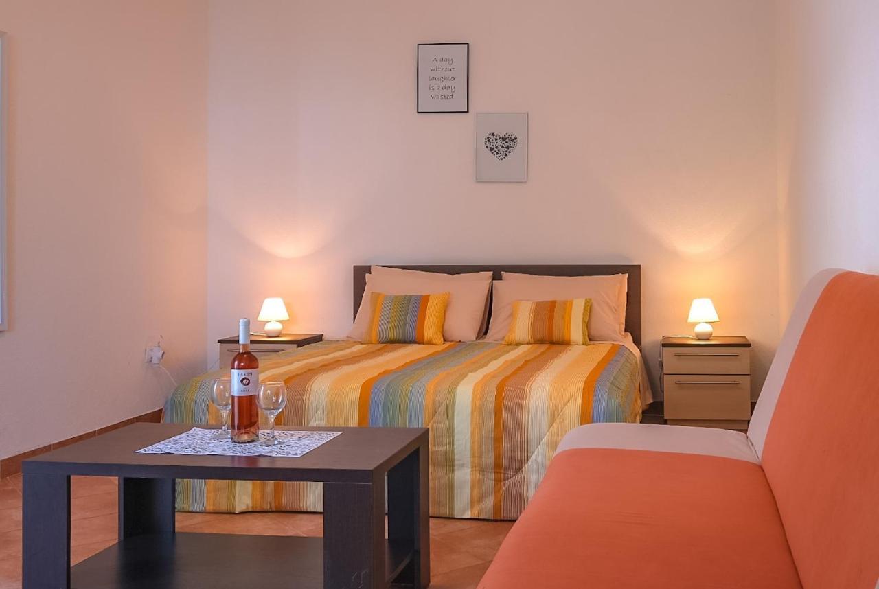 Apartmani Nina 로비니 외부 사진