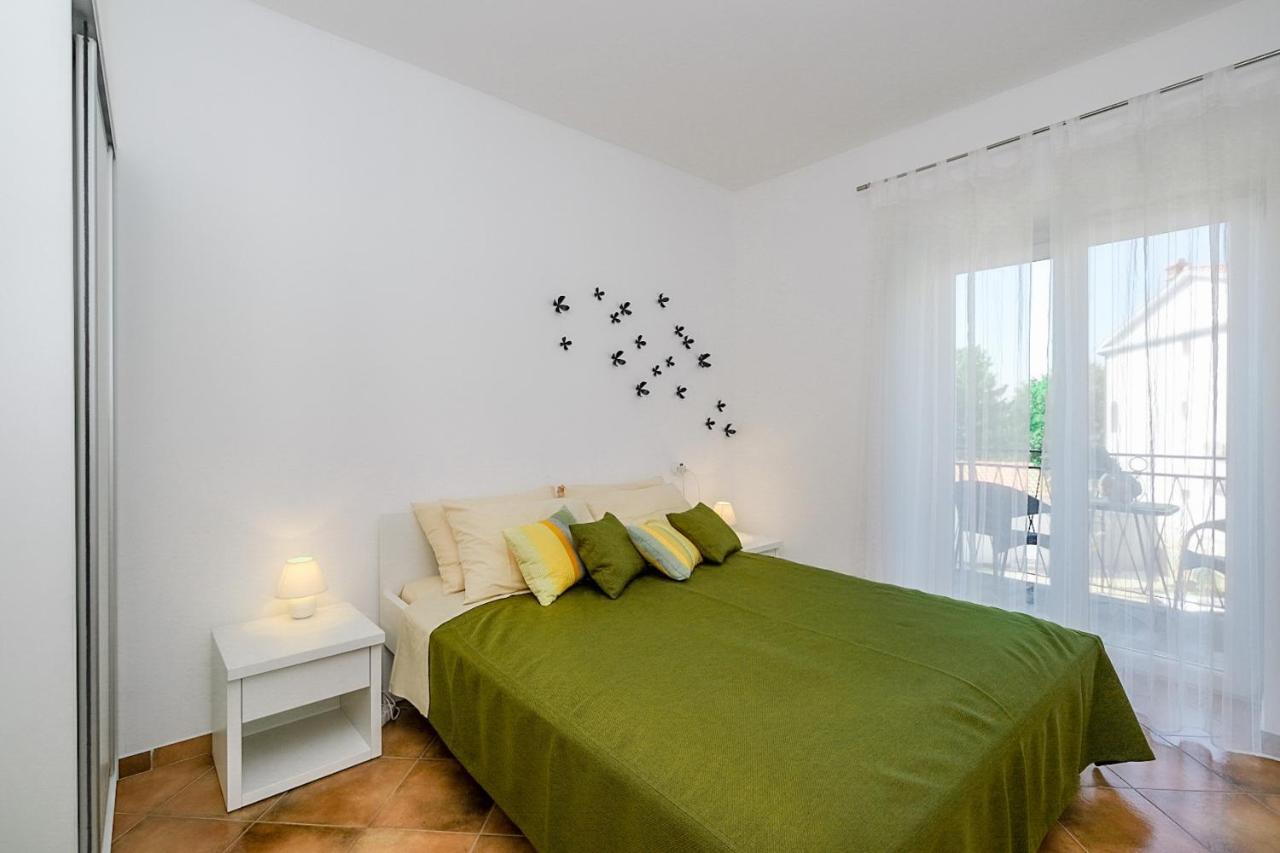 Apartmani Nina 로비니 외부 사진