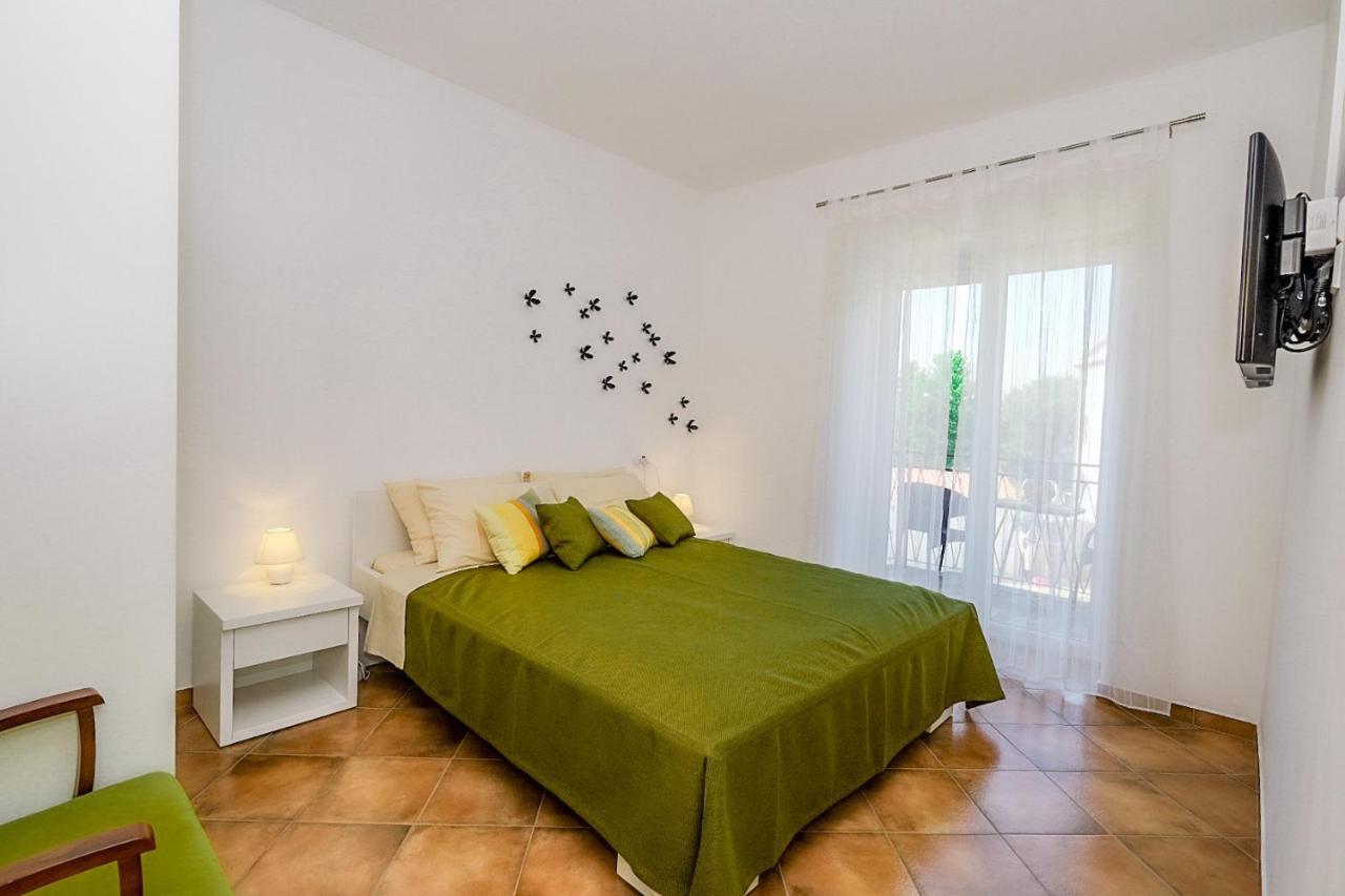 Apartmani Nina 로비니 외부 사진