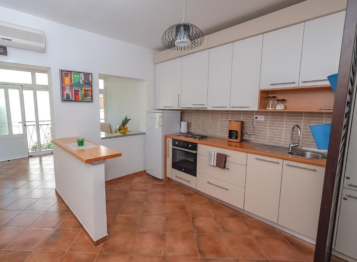 Apartmani Nina 로비니 외부 사진