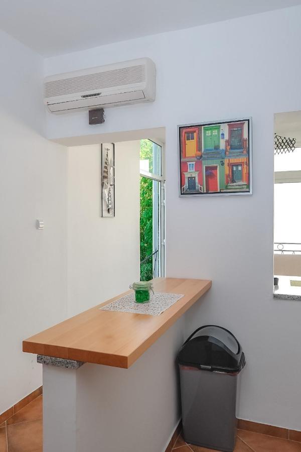 Apartmani Nina 로비니 외부 사진