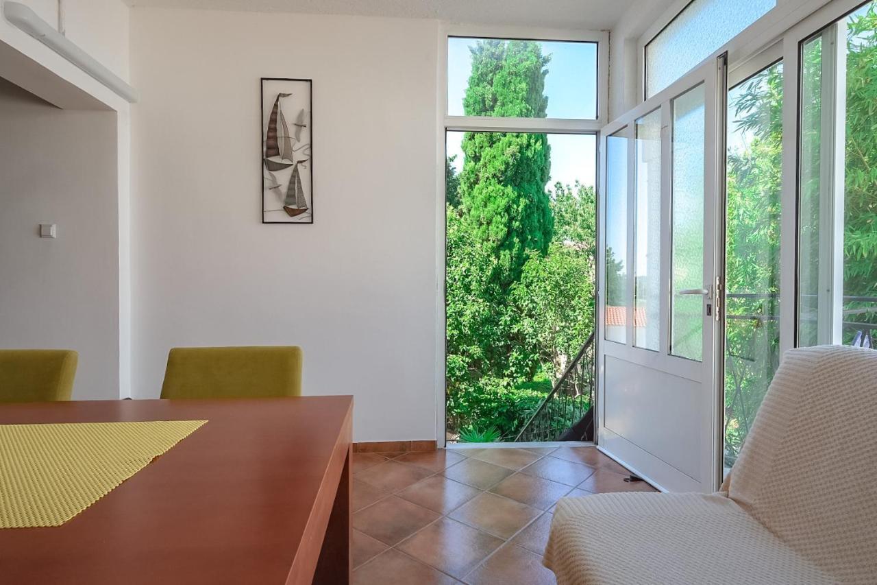 Apartmani Nina 로비니 외부 사진