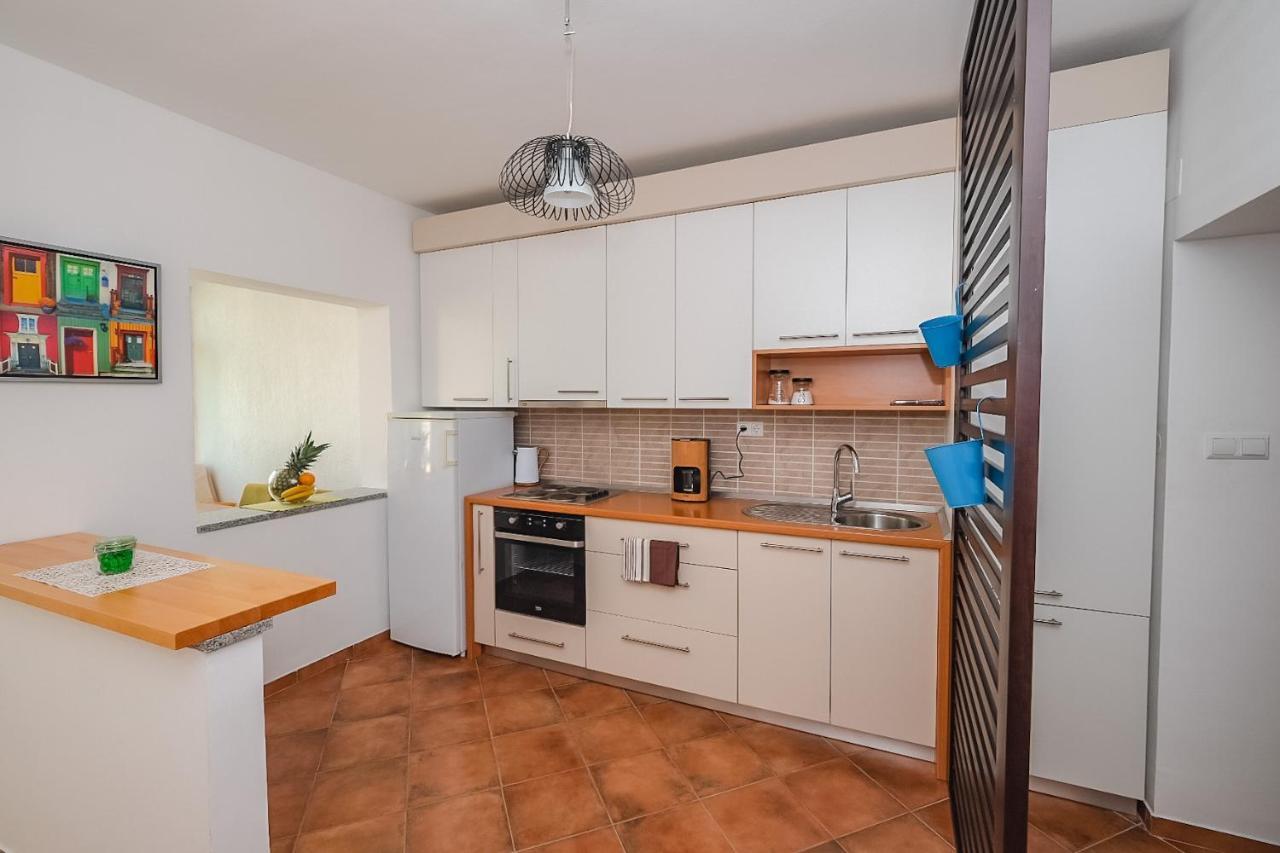 Apartmani Nina 로비니 외부 사진