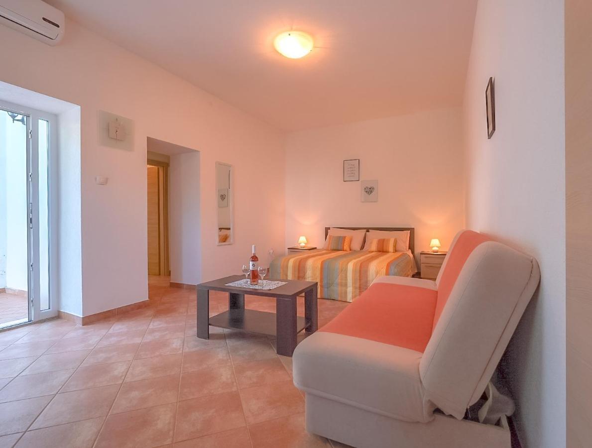 Apartmani Nina 로비니 외부 사진