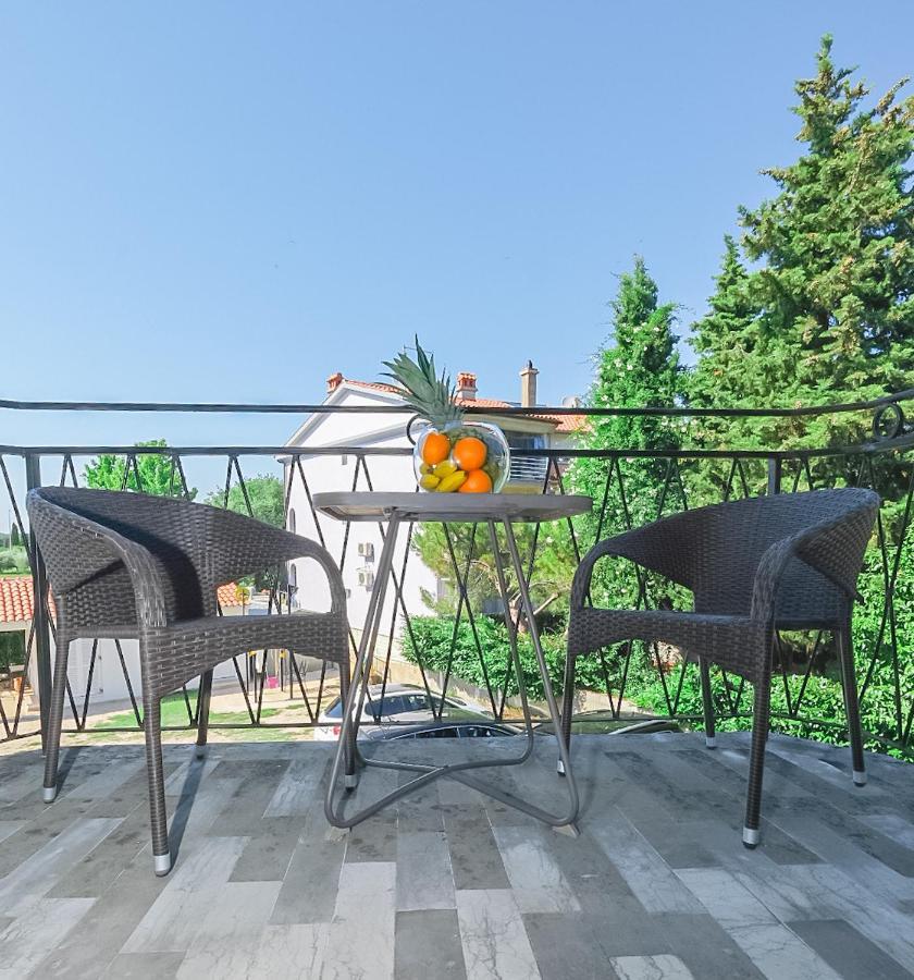 Apartmani Nina 로비니 외부 사진